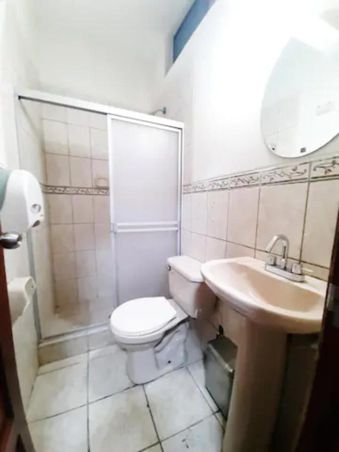 Guest House 通贝斯 外观 照片