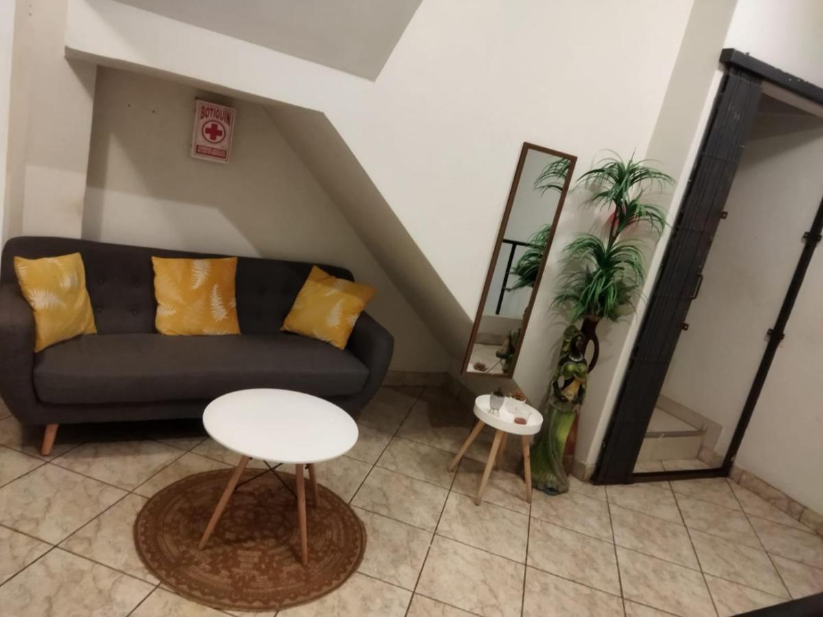 Guest House 通贝斯 外观 照片