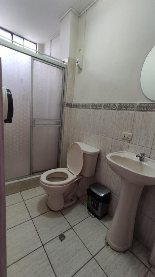 Guest House 通贝斯 外观 照片