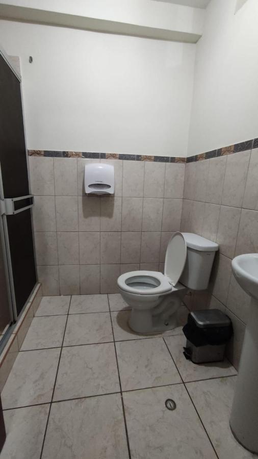 Guest House 通贝斯 外观 照片