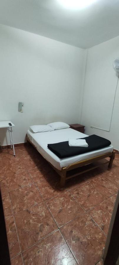 Guest House 通贝斯 外观 照片
