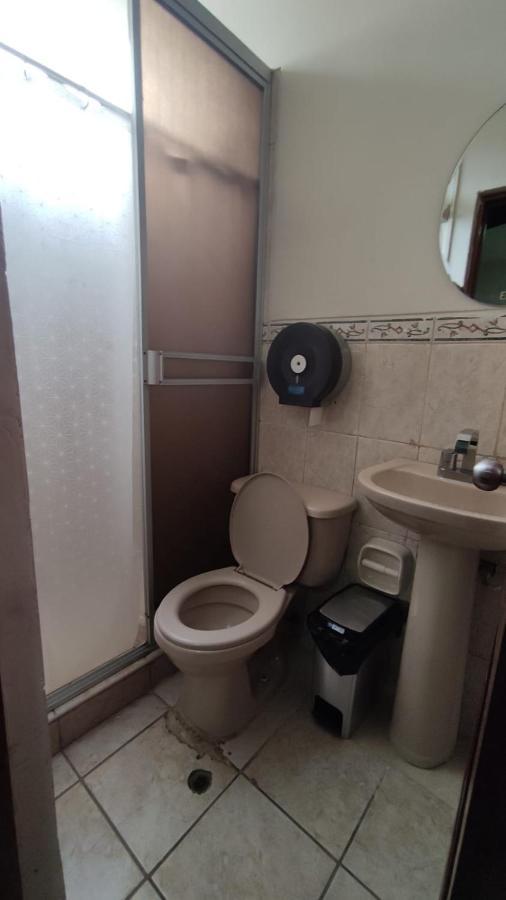 Guest House 通贝斯 外观 照片
