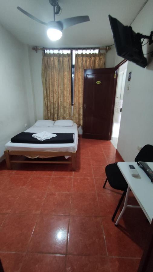 Guest House 通贝斯 外观 照片