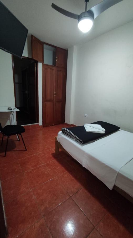 Guest House 通贝斯 外观 照片