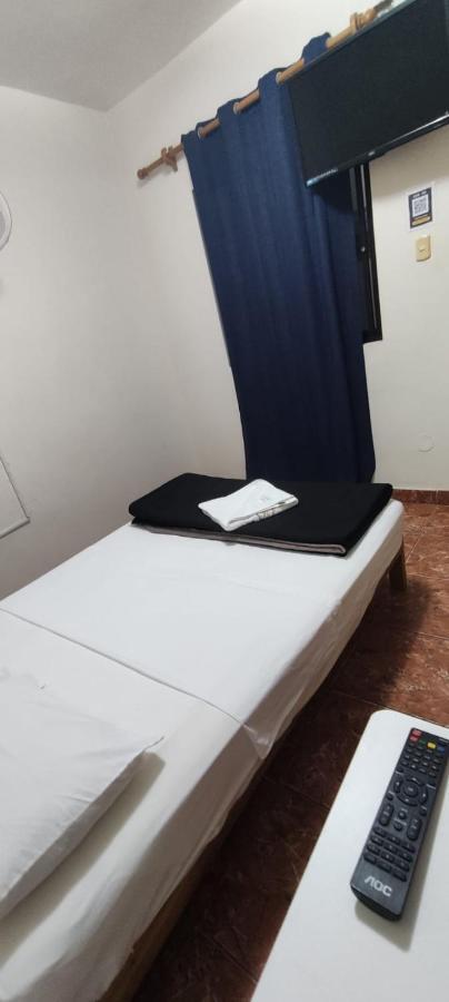 Guest House 通贝斯 外观 照片