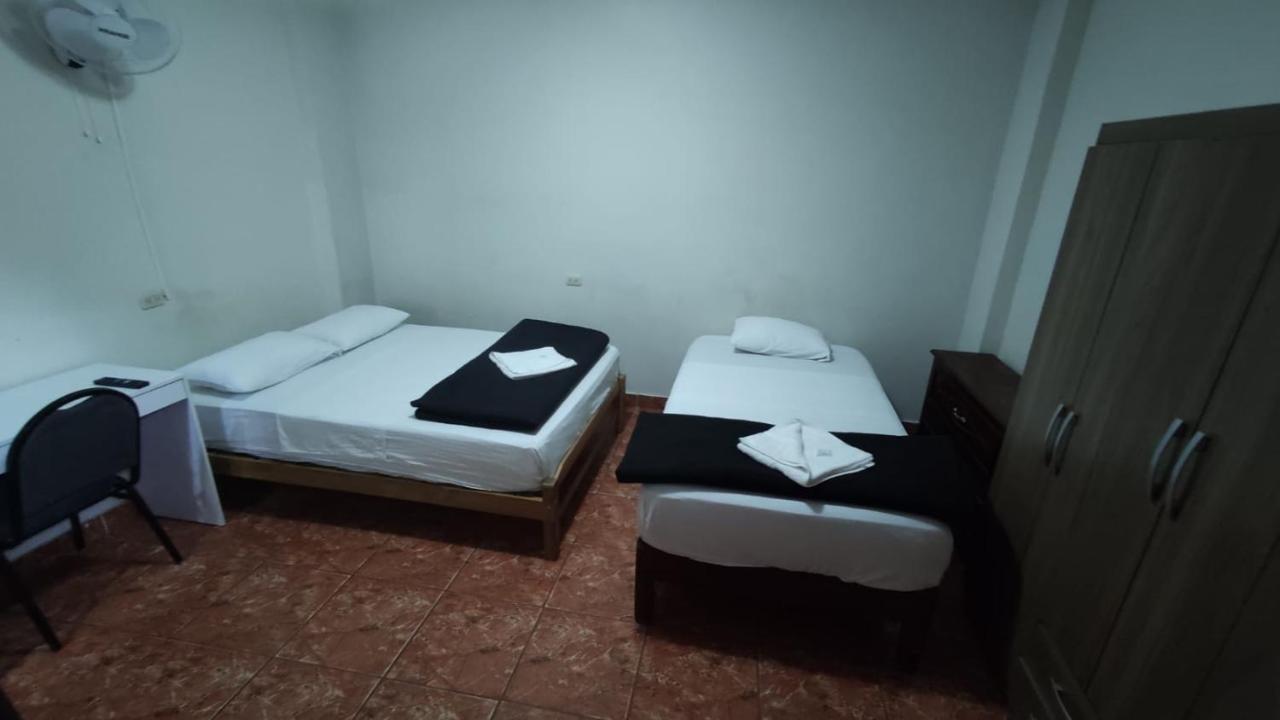 Guest House 通贝斯 外观 照片