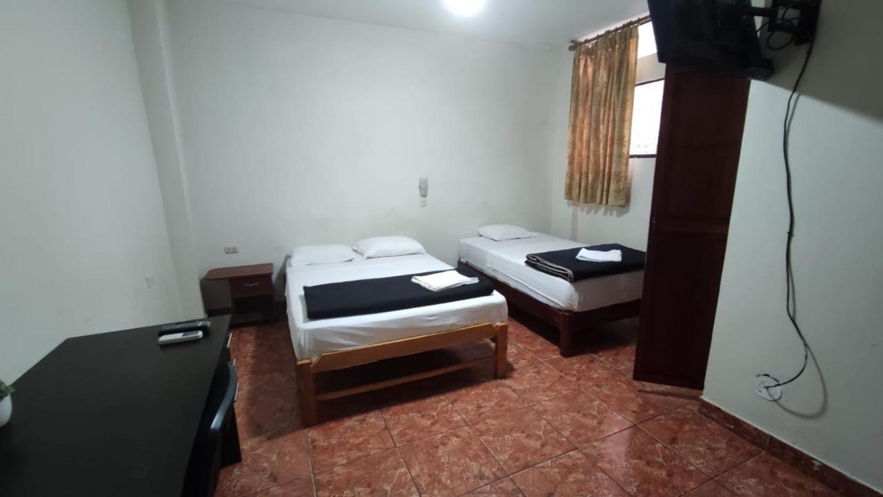 Guest House 通贝斯 外观 照片